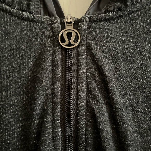 Lululemon cropped ruffle back two material sweater - Picture 2 of 4